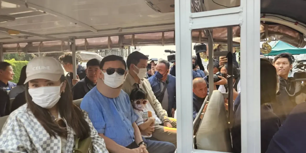 ‘ทักษิณ’ถึงเชียงใหม่สีหน้าสดใส-‘สมชาย-เจ๊แดง-ธรรมนัส-บิ๊กโจ๊ก’ต้อนรับ