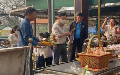 ‘ทักษิณ’สักการะครูบาศรีวิชัย – ดูแผนพัฒนาดอยสุเทพ